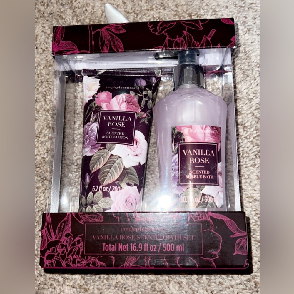 SimplePleasures Vanilla Rose Scented Bath Set. NWT. Body Lotion + Bubble Bath